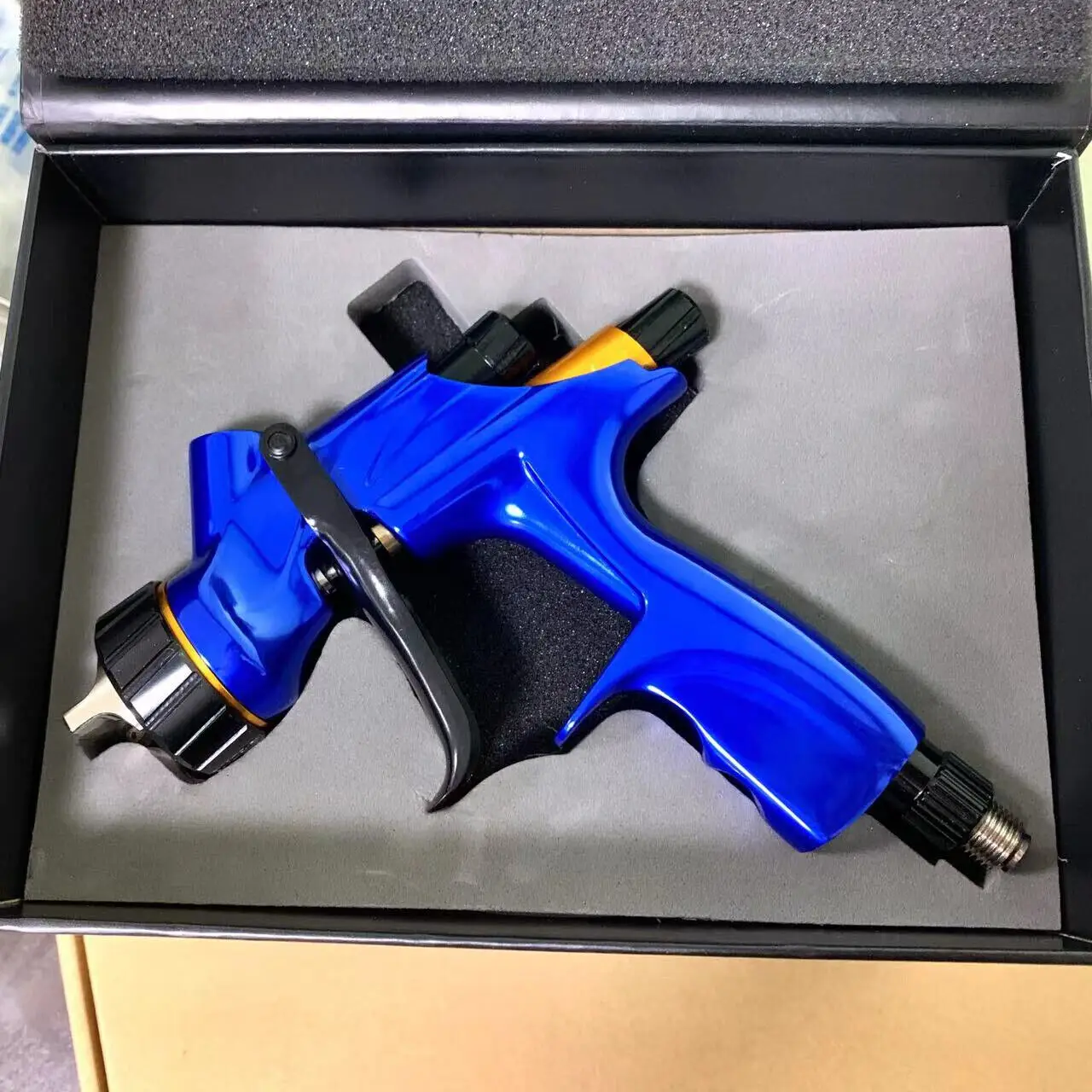 Spray Gun Blue 1.3mm Nozzle Car Paint Tool Pistol 600 ML for Varnishes