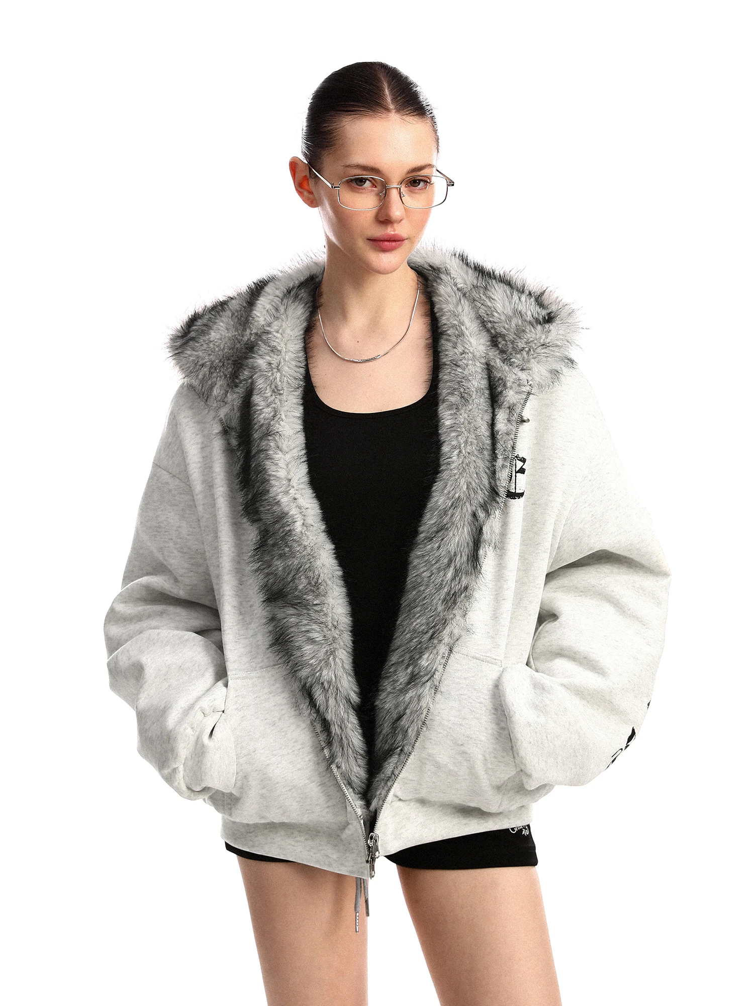 

Утепленная зимняя хлопковая куртка женская с капюшоном, с принтом, меховым воротником, в уличном стиле, свободного кроя, с длинными рукавами, на молнии