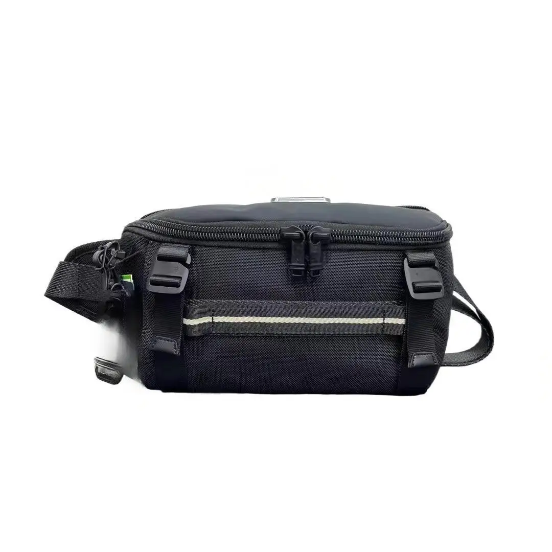 حقيبة حبال الصدر الحضرية للرجال، مصنوعة من النايلون الباليستي المتين، مقاومة للماء وخفيفة الوزن للأساسيات اليومية.