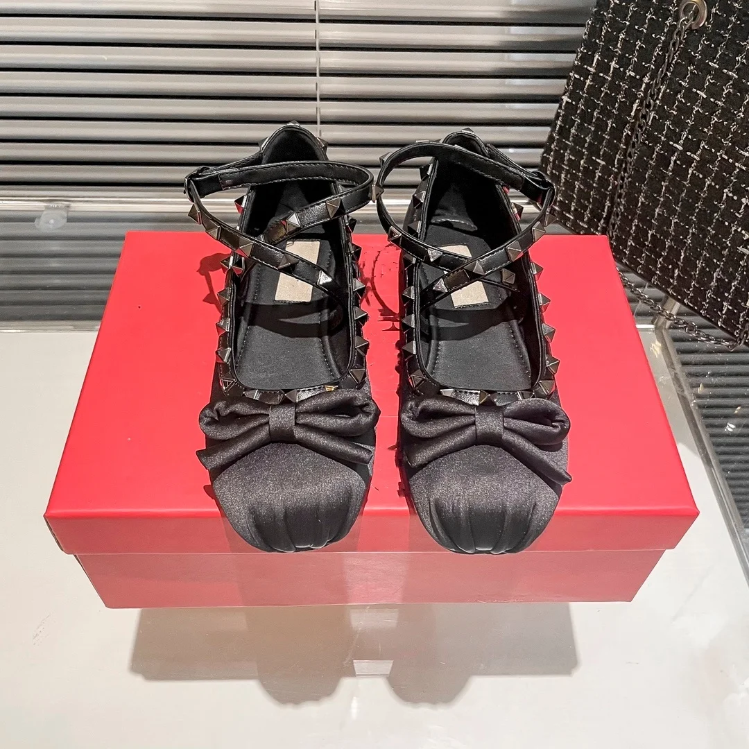 

Women's Fashion Single Shoes Spring New Round Head Shallow Mouth Butterfly Knot Metal Buckle Shoes