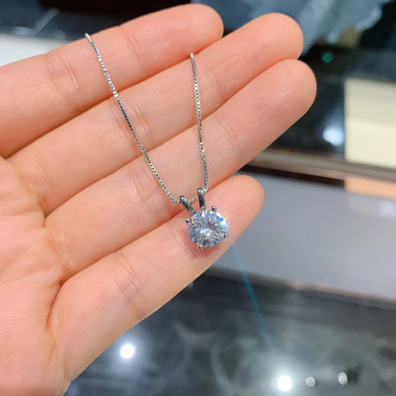 Jewelry Foreign Trade: European American Trendy Fashion Diamond 2-Carat Pendant with Hearts and Eight Arrows Cut