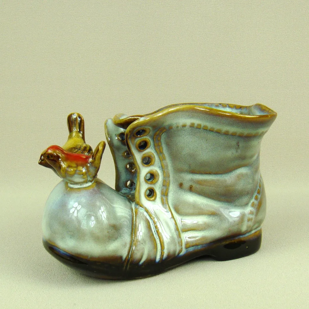 

Vintage Porcelain Boots Model Pen Holder Decorative Tabletop Ceramics Birds Office Desktop Organizer Box Ornament Art and Craft