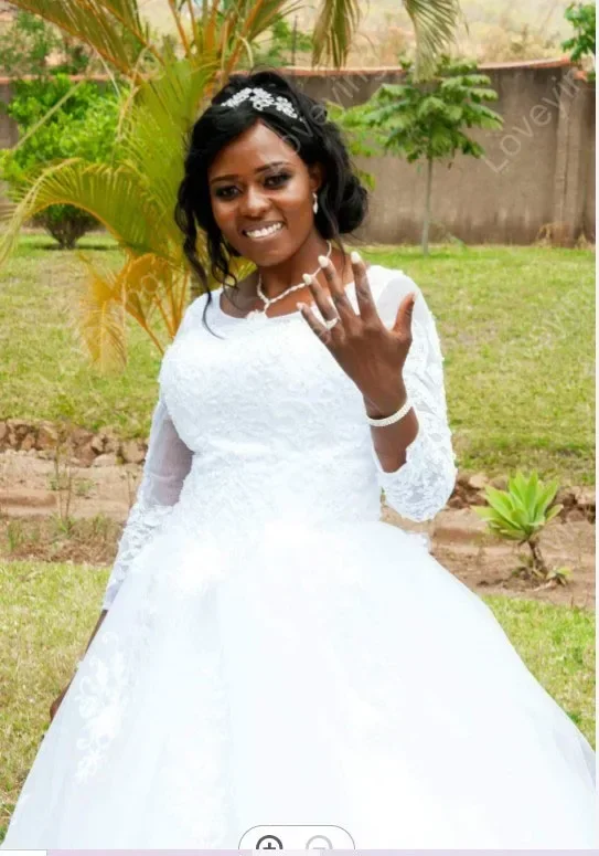 Customized Scoop Neckline Lace Appliques Black Girls Wedding Dresses Court Train Ballgown Свадебное Платье Bridal Gowns