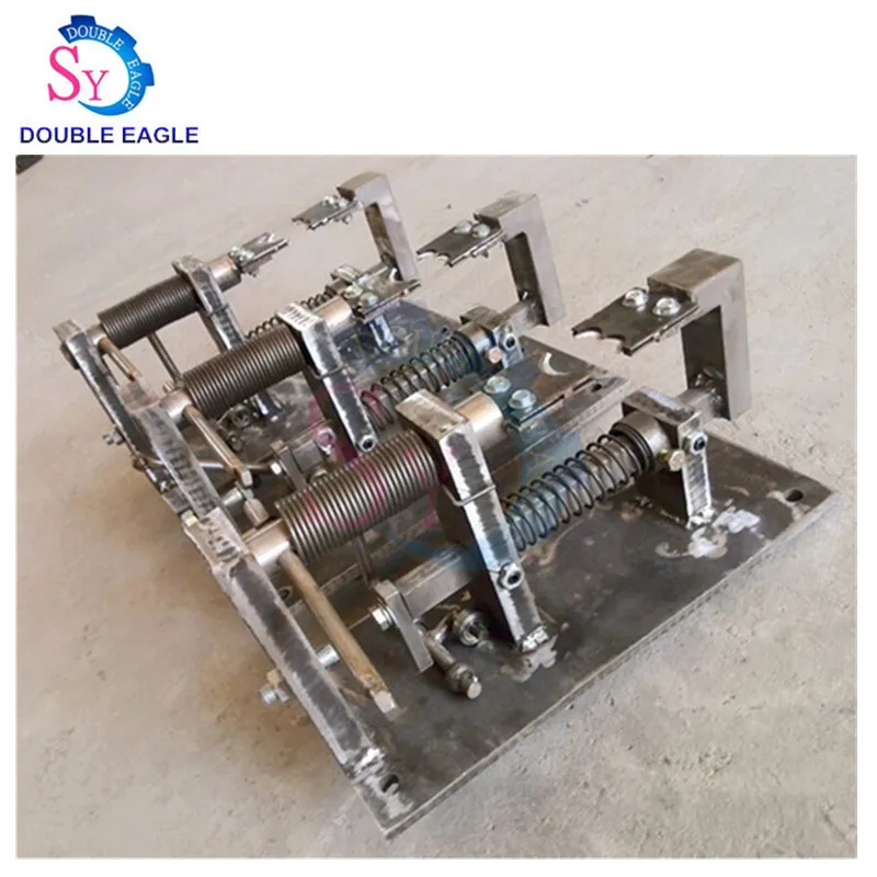 Prezzo all'ingrosso Macchina per la rimozione manuale della pelle di anacardi a mano piccola commerciale economica / Attrezzatura per sbucciare la rottura dell'anacardi a mano