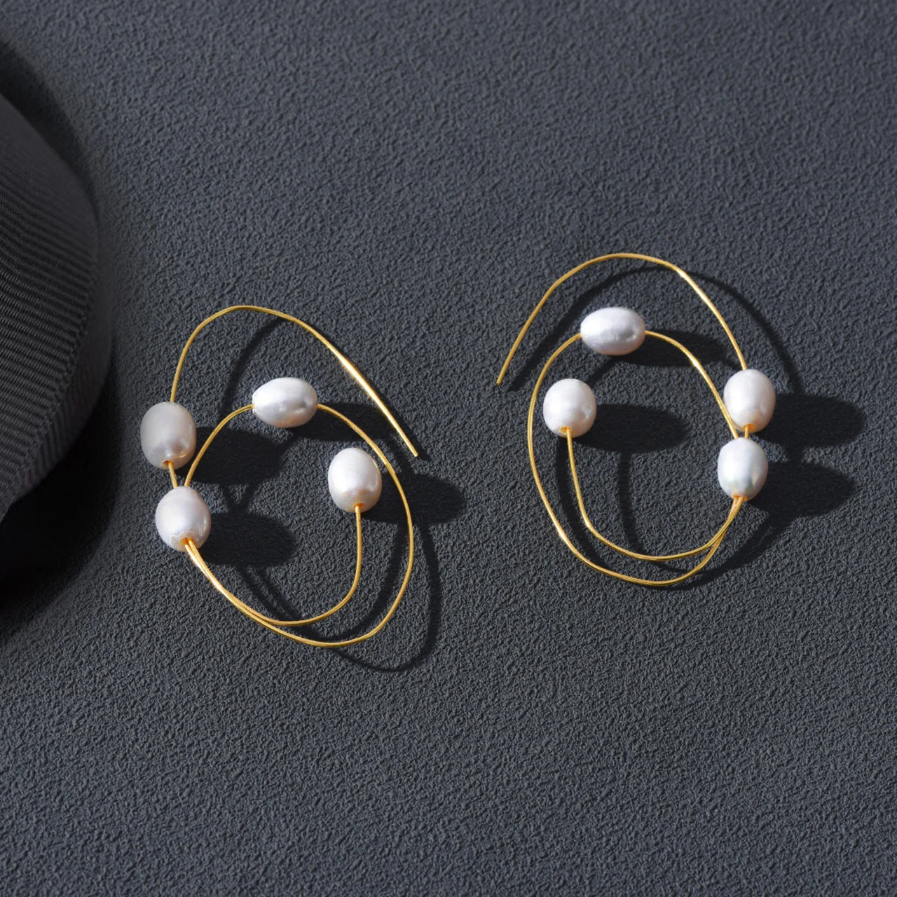 new-jewelry-accessories-office-style-multi-layer-rotating-coil-earrings-with-pearl-ear-loops-as-party-gifts-for-women