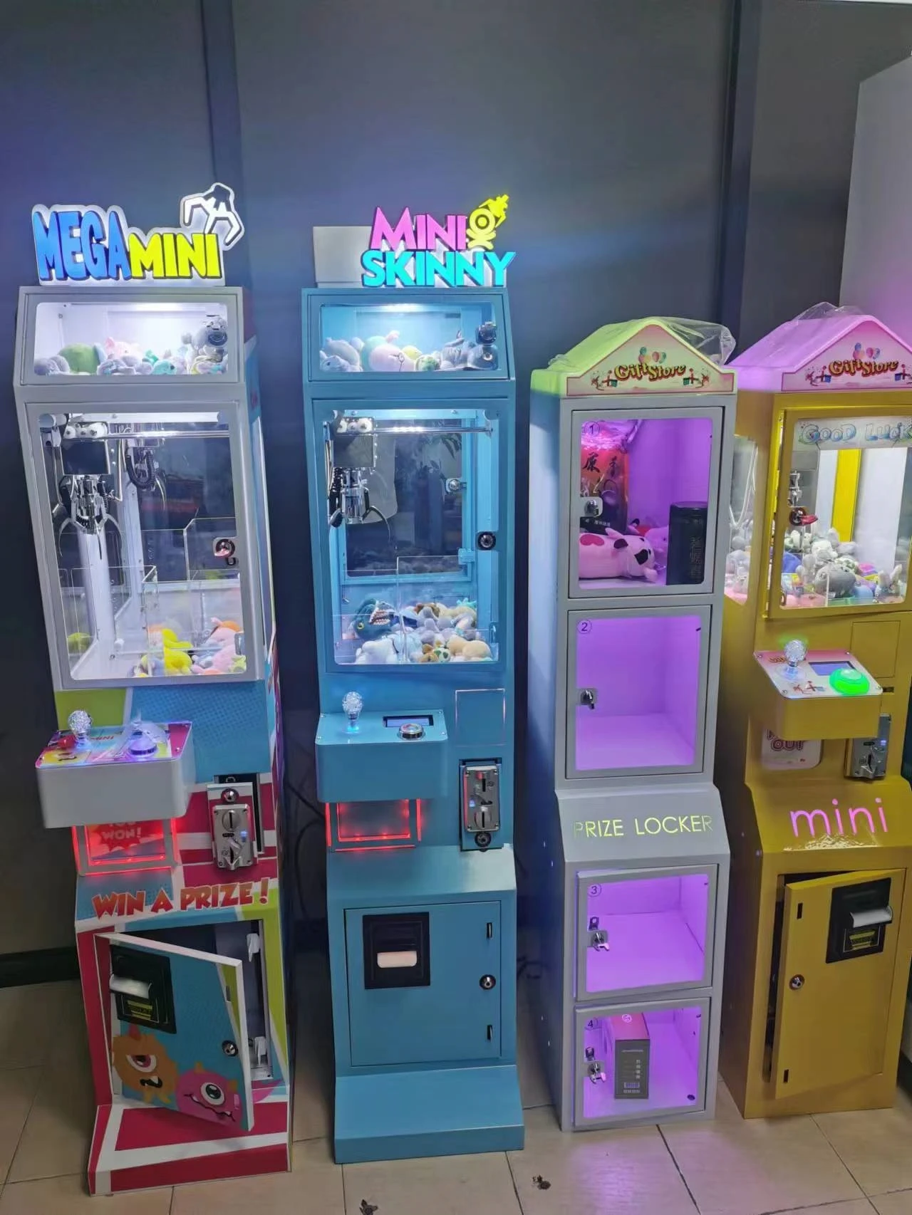 Fabryczna hurtownia Mega Mini Crane Machine Niestandardowa miniaturowa maszyna do robienia monet na monety Maszyna do lalek z akceptorem banknotów