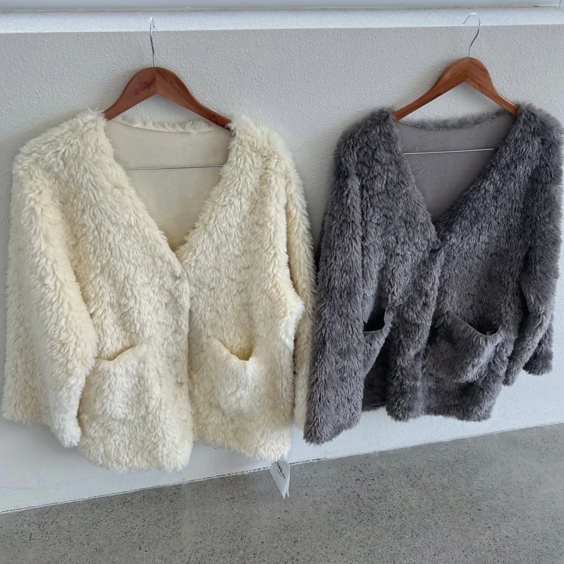 เสื้อโค้ทขนสัตว์ผู้หญิงสไตล์เกาหลี รุ่นใหม่ ใส่สบาย อุ่น ทรงหลวม ช่วยให้ดูผอม ใส่ได้หลายโอกาส เหมาะสำหรับฤดูใบไม้ร่วงและฤดูหนาว