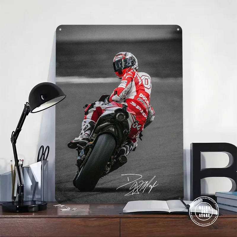 Andrea Dovizioso MotoGP Tin Sign Wall Art Poster Vintage Metal Signs para Homem Caverna Decoração Vintage Home Decor Itens Interior