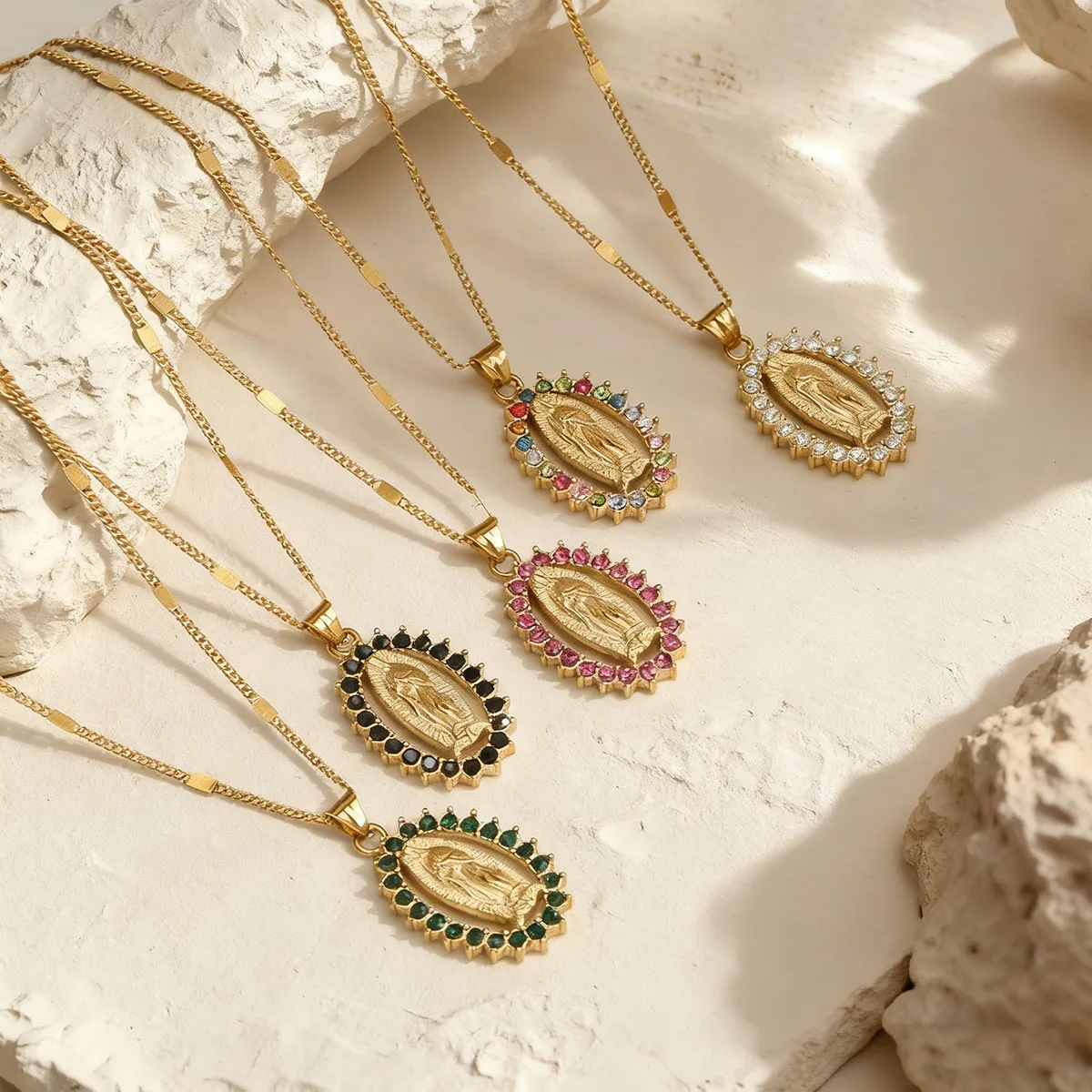 

SOVOB Vintage Fashion Colored Zirconia Openwork Virgin Mary Pendant Necklace Daily Trendy Minimalist Style For Girls & Women's