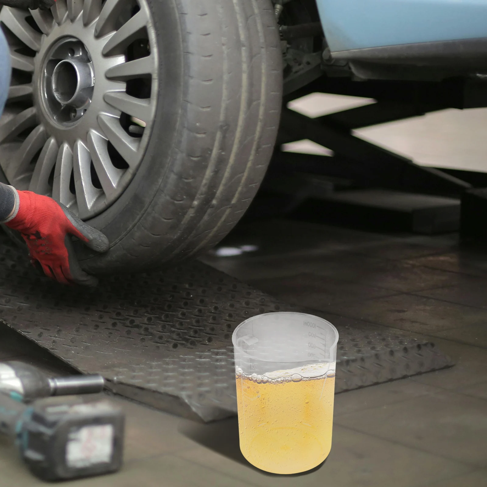 

Oil Measuring Cup Plastic Graduated Pitcher For Automotive Engine Motor Oil Fuel Dirt Bike Lawn Care Use Liquid Measuring