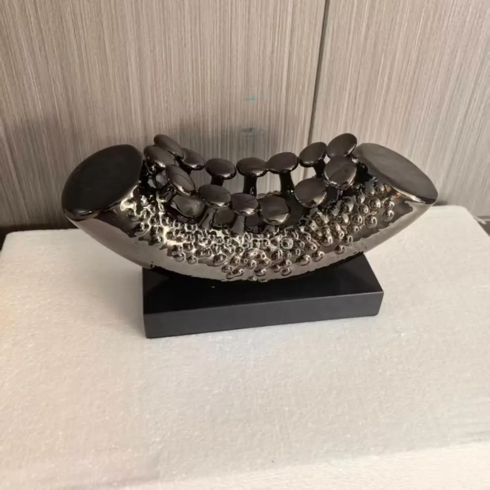 Modern brass sculpture center decoration, suitable for luxury hotel lounge and lobby design