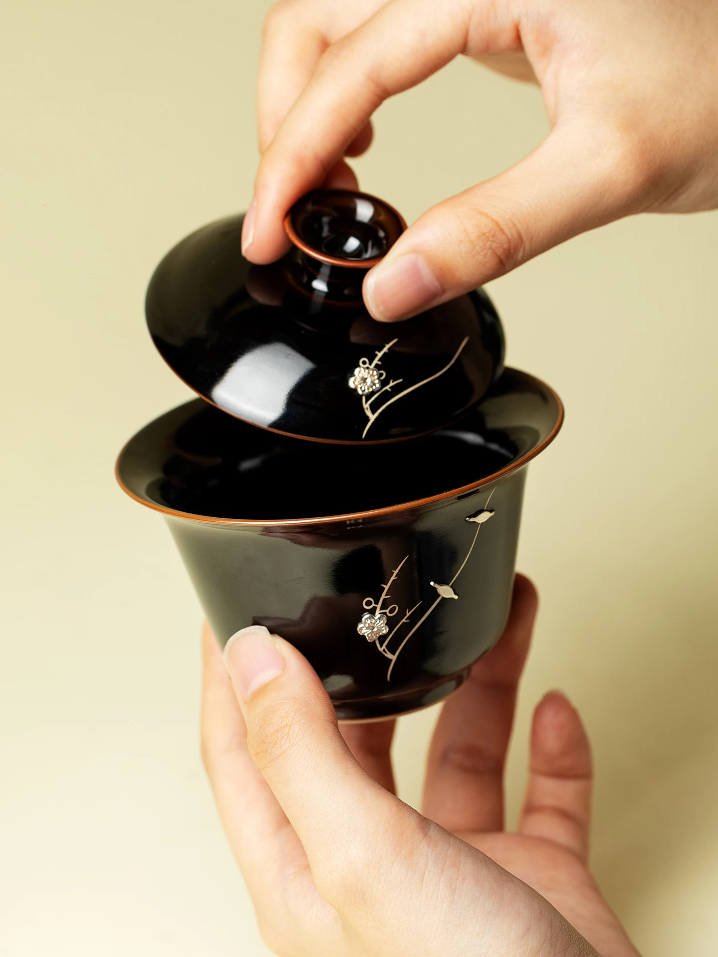 

Jingdezhen Black Glaze Saw Nail Silver Color Tureen Egg-Shell Porcelain Non-Scald Tea Bowl High-End Kung Fu Set
