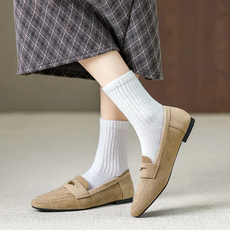 صنادل ماري سوداء صغيرة من Miu، أحذية بدون كعب سميكة من الجلد على الطراز البريطاني، أحذية مسطحة للنساء من الصين