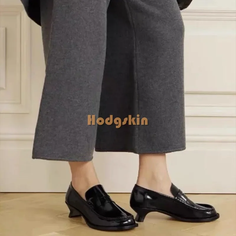 

Туфли женские из лакированной кожи, на низком каблуке, с круглым носком