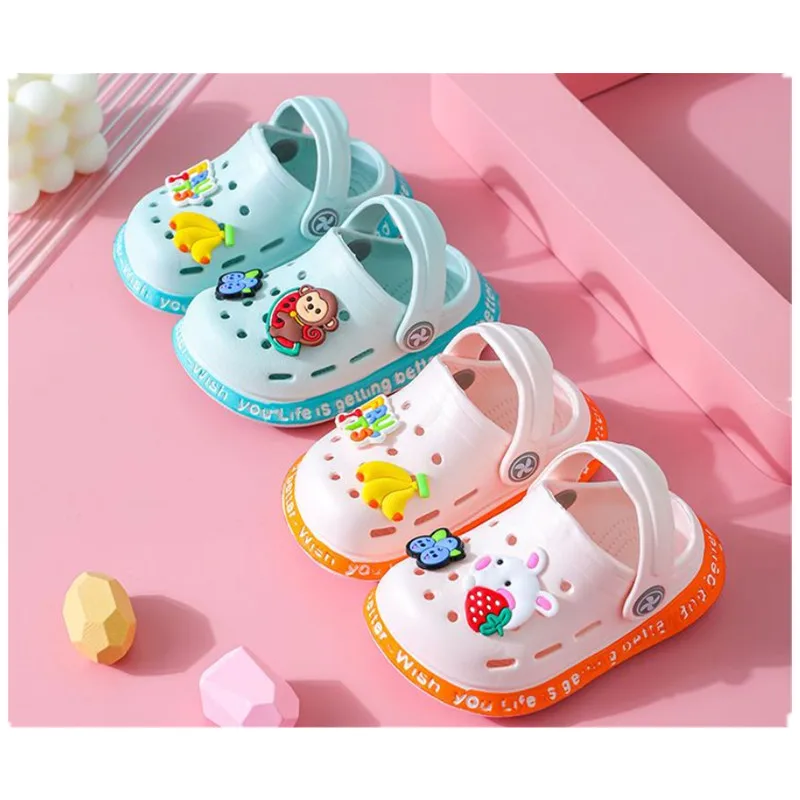 Sandales d'été pour enfants, pantoufles de plage et de jardin, motif de dessins animés mignons, chaussures de bébé à trous, diversification, nouvelle collection 2024