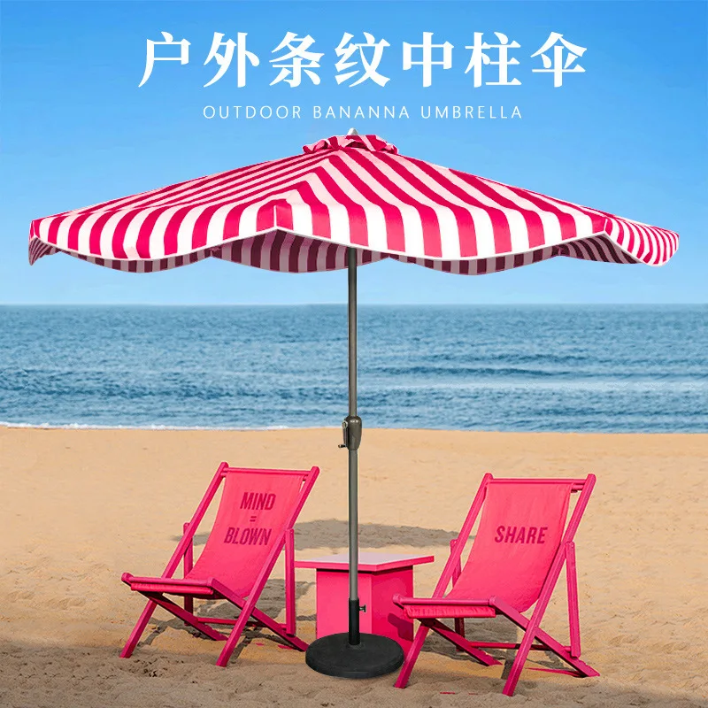 مظلة عمود حديدي مخططة بحافة قوسية ومظلة كرنك يدوية مخططة أفقية على الشاطئ مقهى الإنترنت المشاهير في الهواء الطلق المطر أ