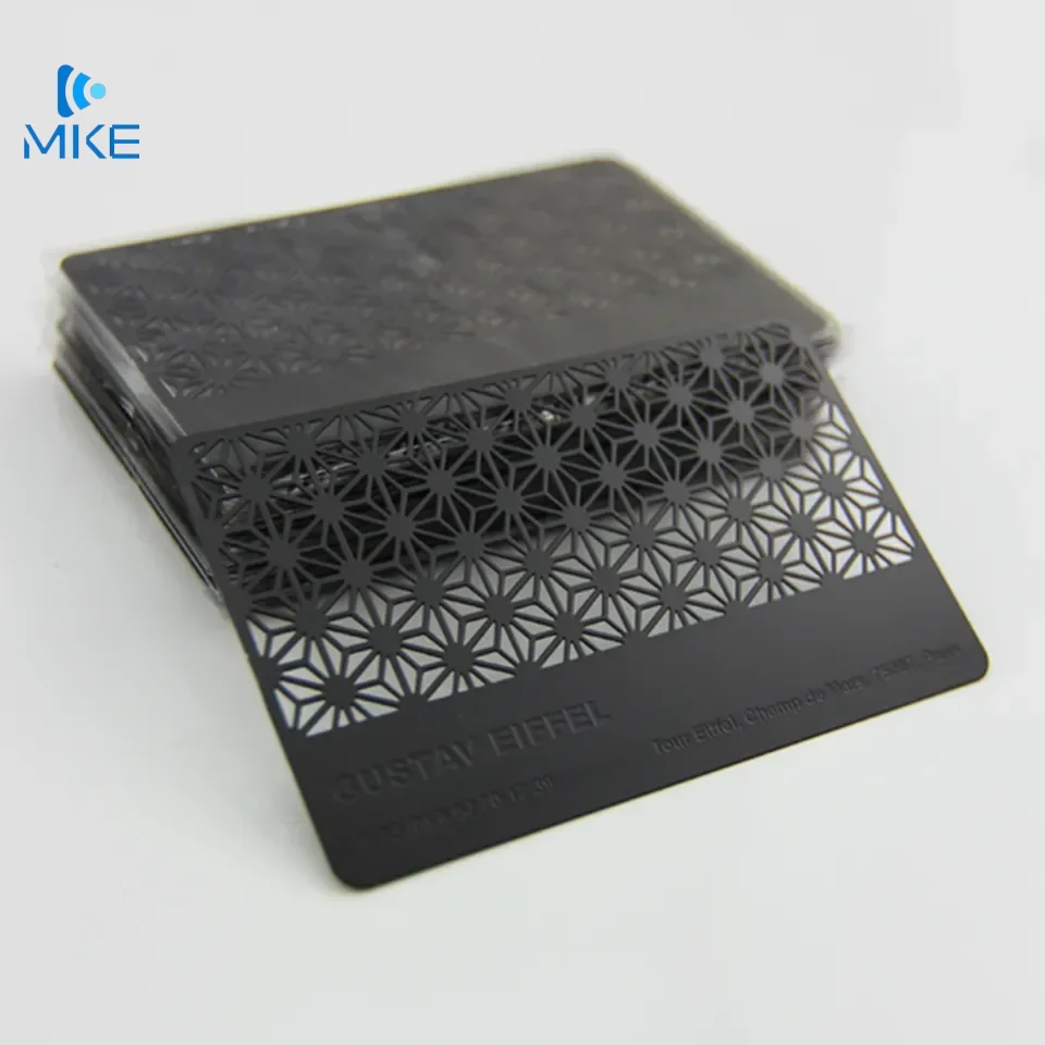 

Черная металлическая карта Amex с лазерной гравировкой