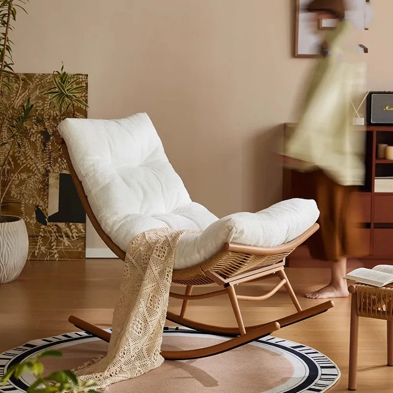 Rattanowe krzesła wypoczynkowe Recliner Tumbonas Indywidualny balkon Relaks Leniwa plaża Krzesła do salonu Turystyczne meble salonowe Fauteuil