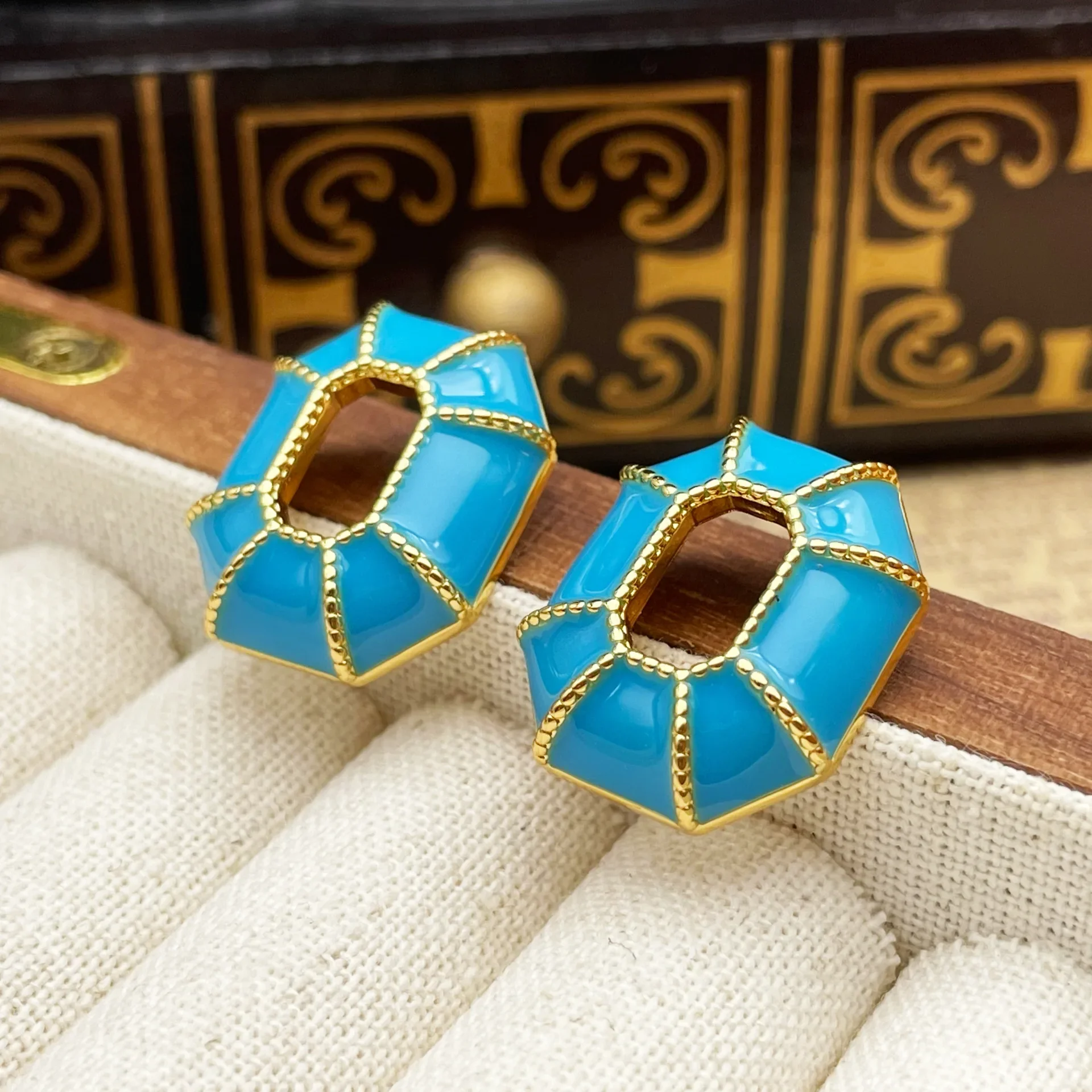 

Vintage geometric hollow blue oil drop premium stud earrings