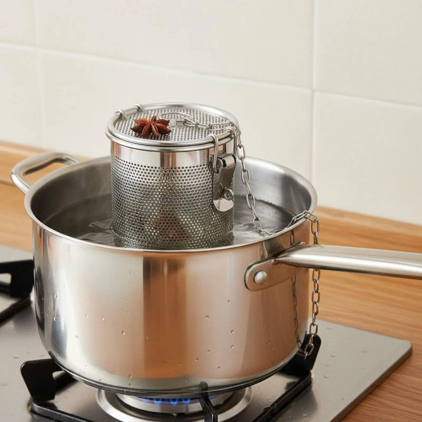 Stainless Steel Seasoning Container Fine Mesh Steaming Pot Strainer Container Soup Seasoning Strainer Hook and Chain