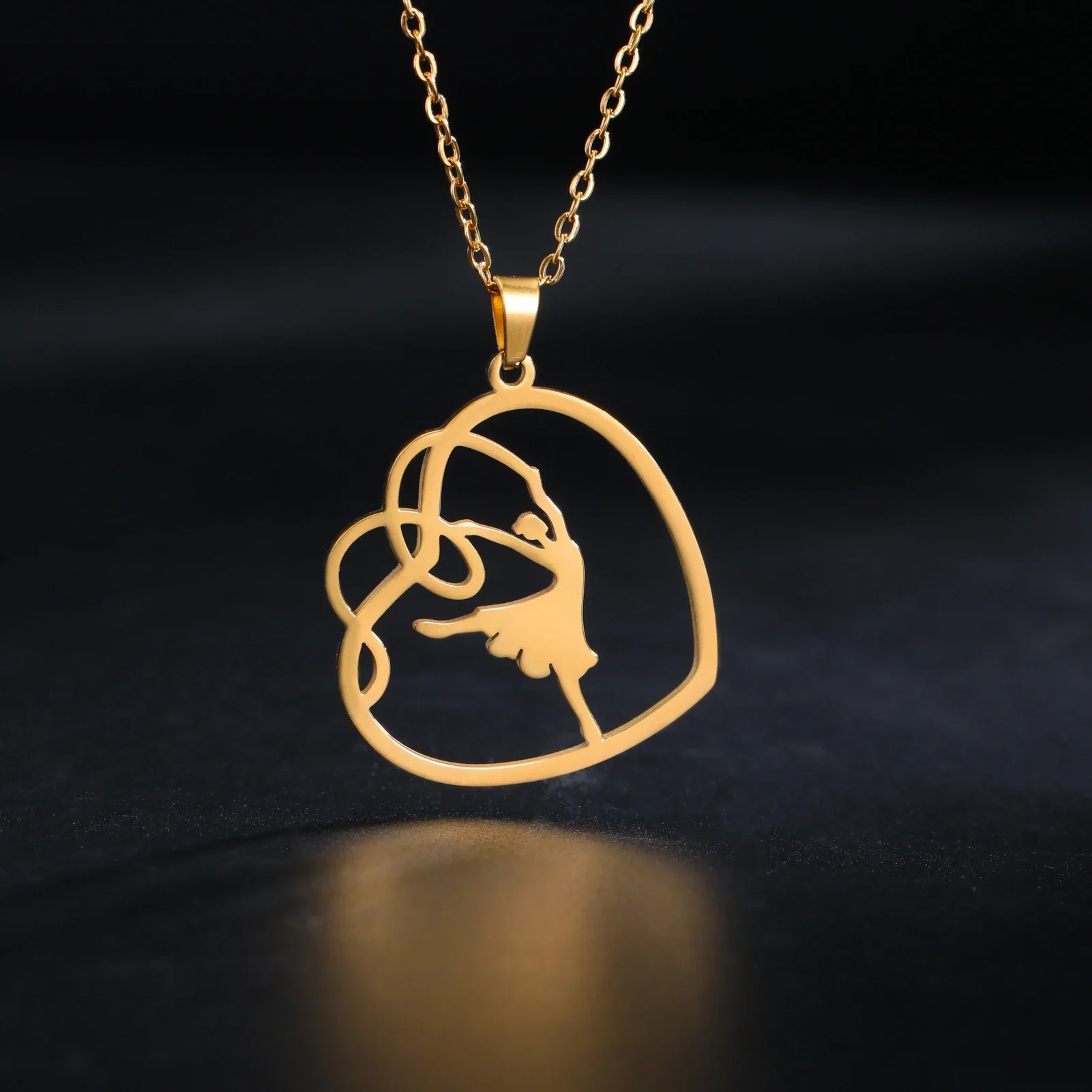 Cazador-collar con colgante de chica gimnasta para mujer, Color dorado, collar de gimnasia rítmica de acero inoxidable, regalo de joyería, moda 2025