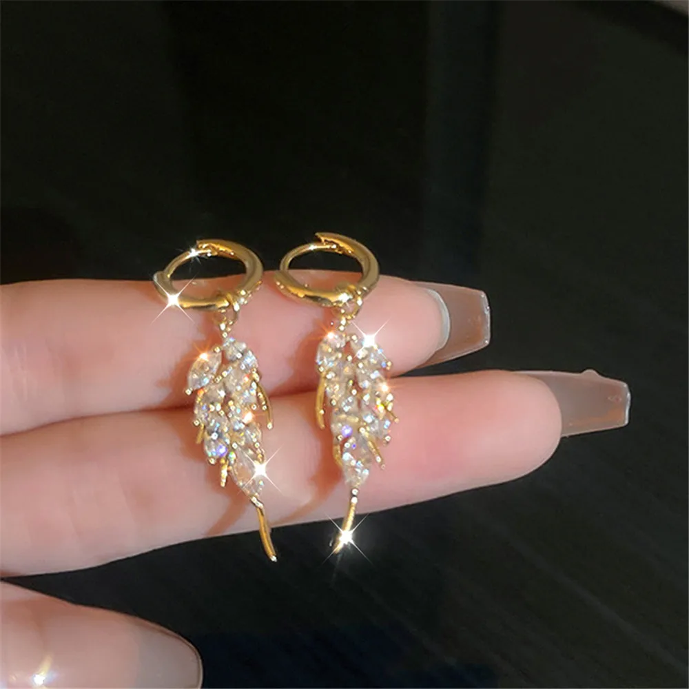 New Luxury Shiny Zircon Leaf Earrings South Korea Design Temperament Small High Fashion Temperament 18K Gold Plated Earrings