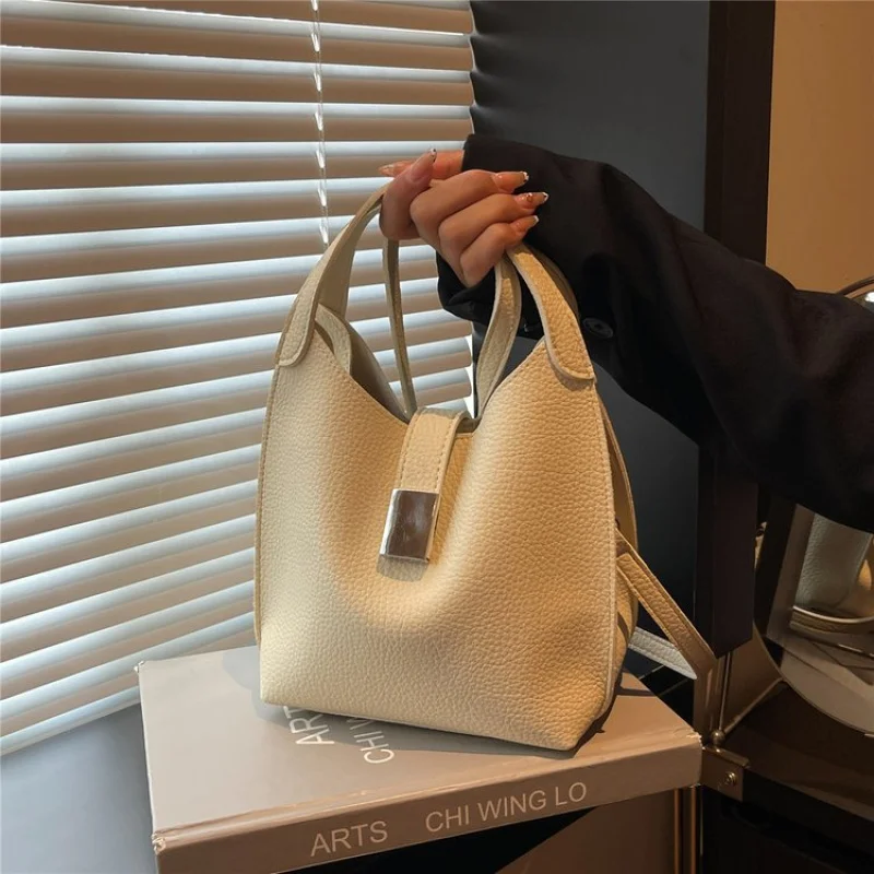

Luxury Designer Tote Bag For Women In Premium Leather With Structured Shape And Dual Handles