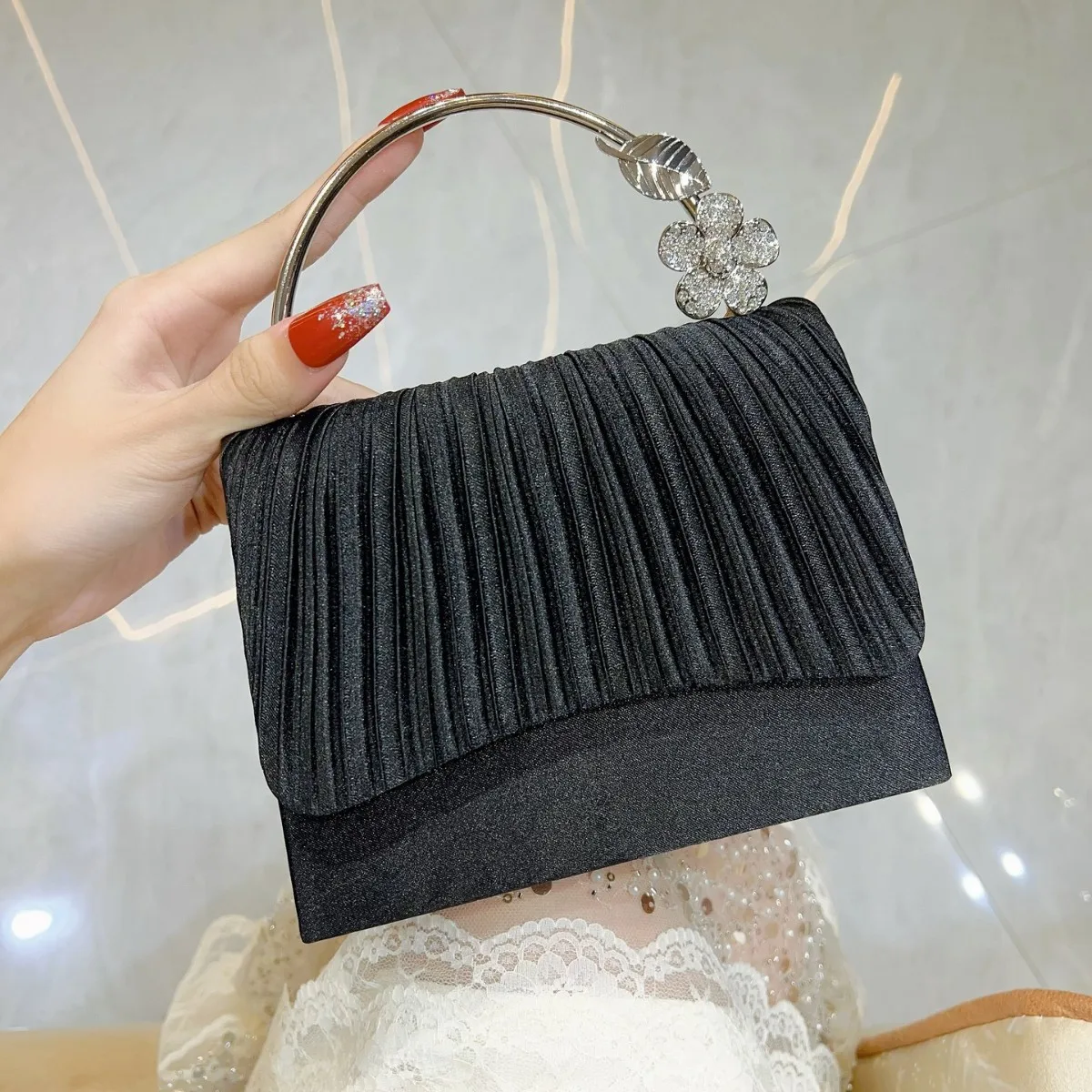 

Lady Evening Handbags Fashion Ladies Clutch Bags Women Chain Shoulder Bags Party Wedding Bag Women's Classic Pleated Dinner Bag