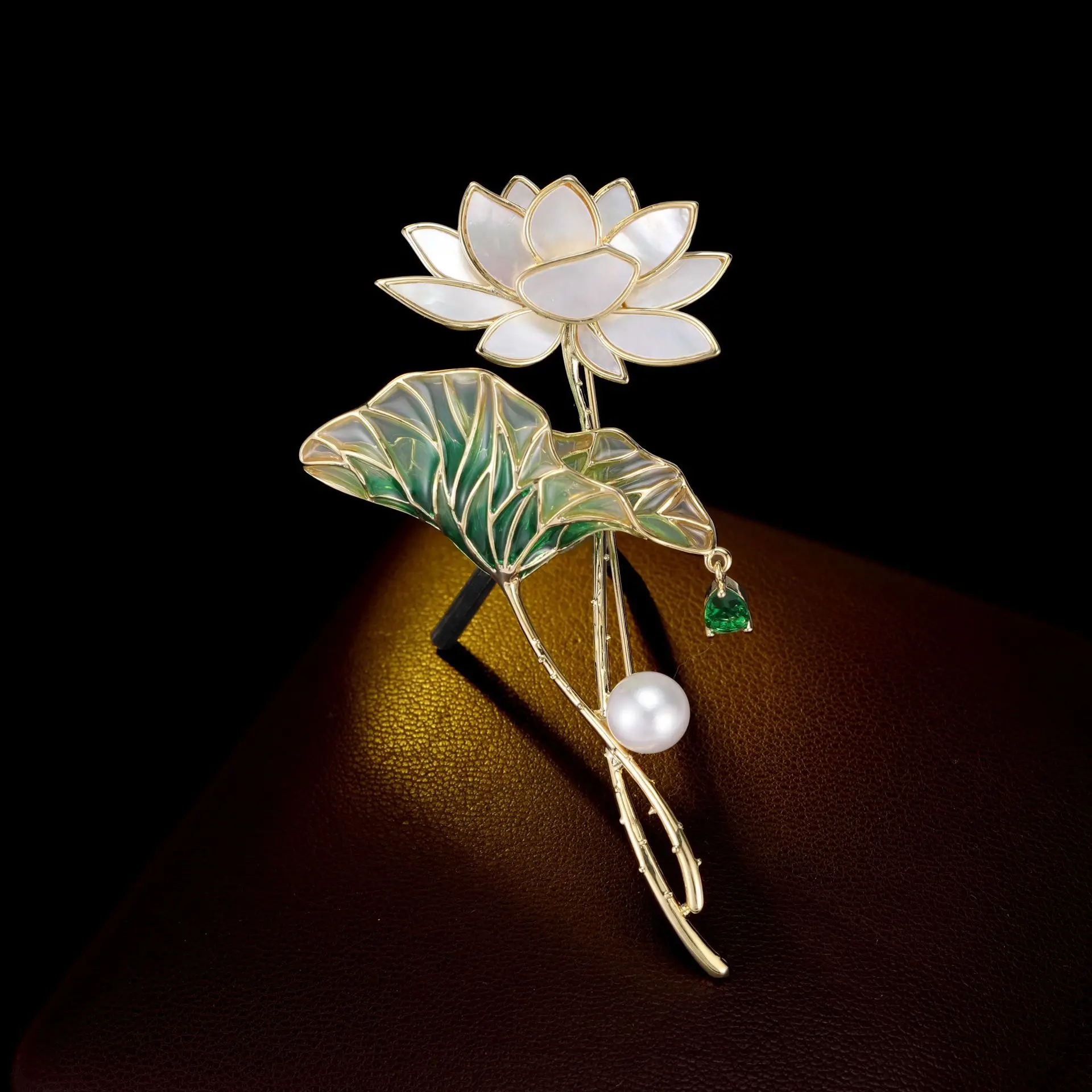 

Chinese Style Enamel Lotus Leaf Natural Shell Lotu Freshwater Pearl Brooch Luxury High-end Pin Elegant Suit Accessories Corsage