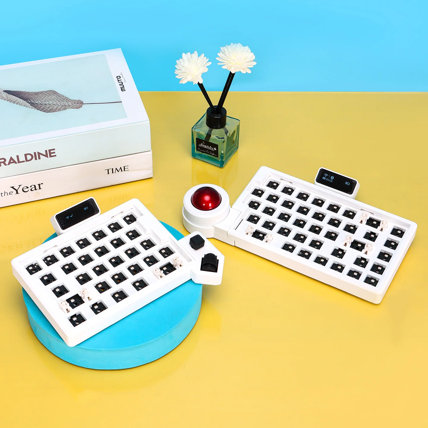 Wireless Dual Mode Split Trackball Keyboard Kit Open Source ZMK Firmware Offsetkey RGB Hot Swap OLED Screen with Rollers