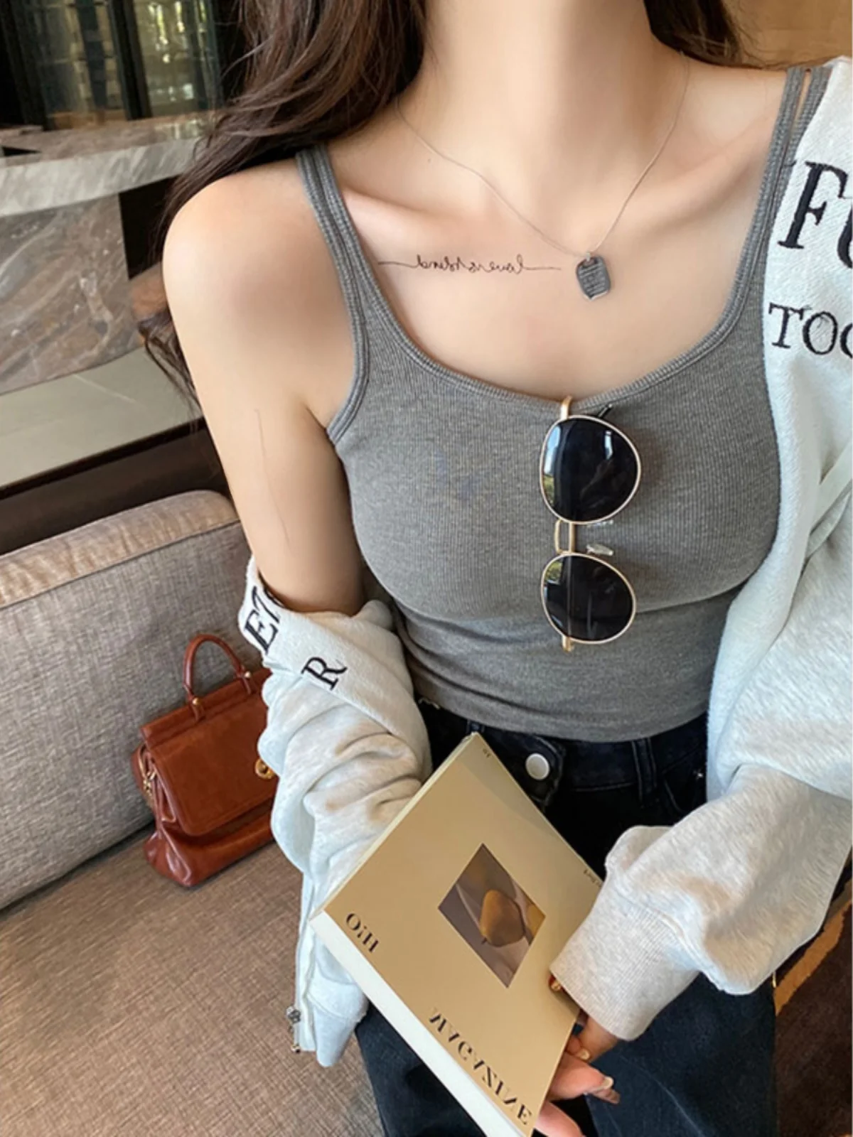 Thickened Fleece Lined One-Piece Warm Underwear Women's Vest Top with Chest Pad Beautiful Back Bra Base Layer Shirt