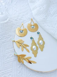 A pair of retro versatile simple palace style fashion exquisite design female natural stone cherry leaf earrings dating gift