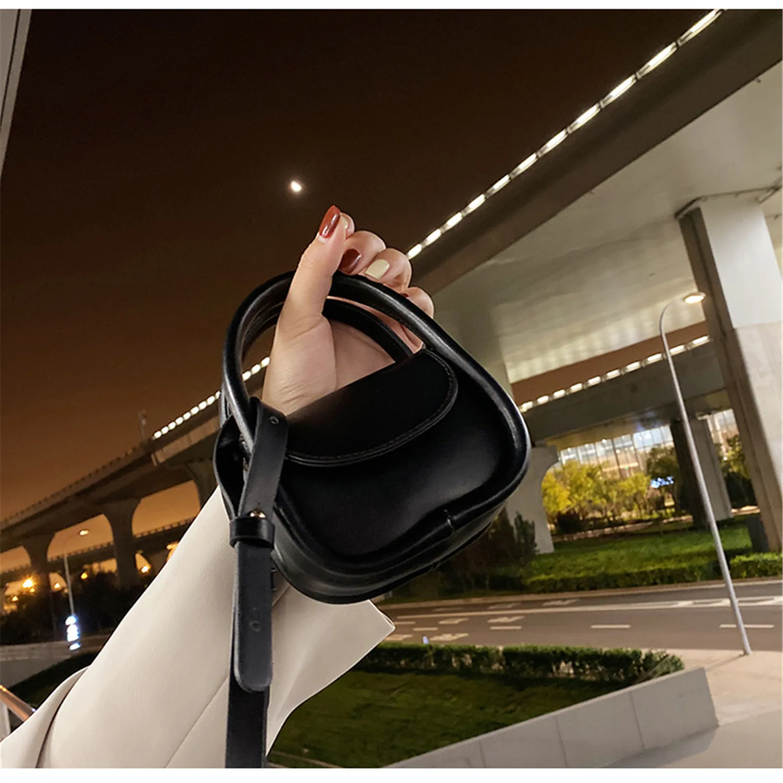 Mini Crossbody Messenger Bag Women Girls Versatile Small Handbag Clutch Shoulder Bag Shopping Cosmetic Lipstick Earphone Bag