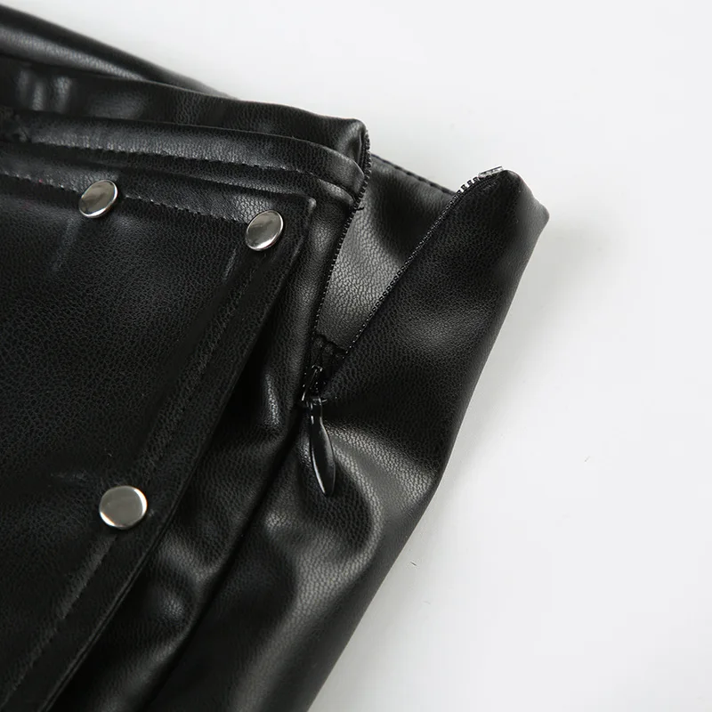 Рисунок 6 - Сексуальные кожаные шорты с заклепками