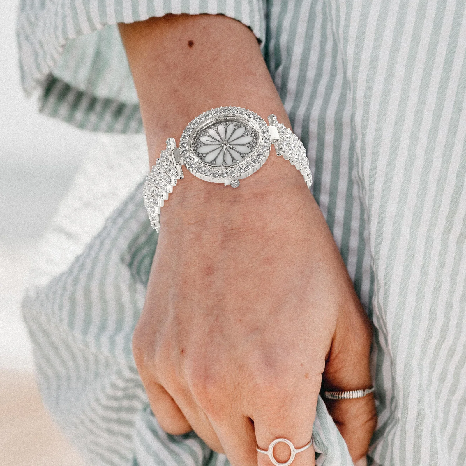 

Women Quartz Rhinestone Embellished Wrist Watch Elegant Bracelet Watch Fashion Rhinestone Wristwatch Ladies
