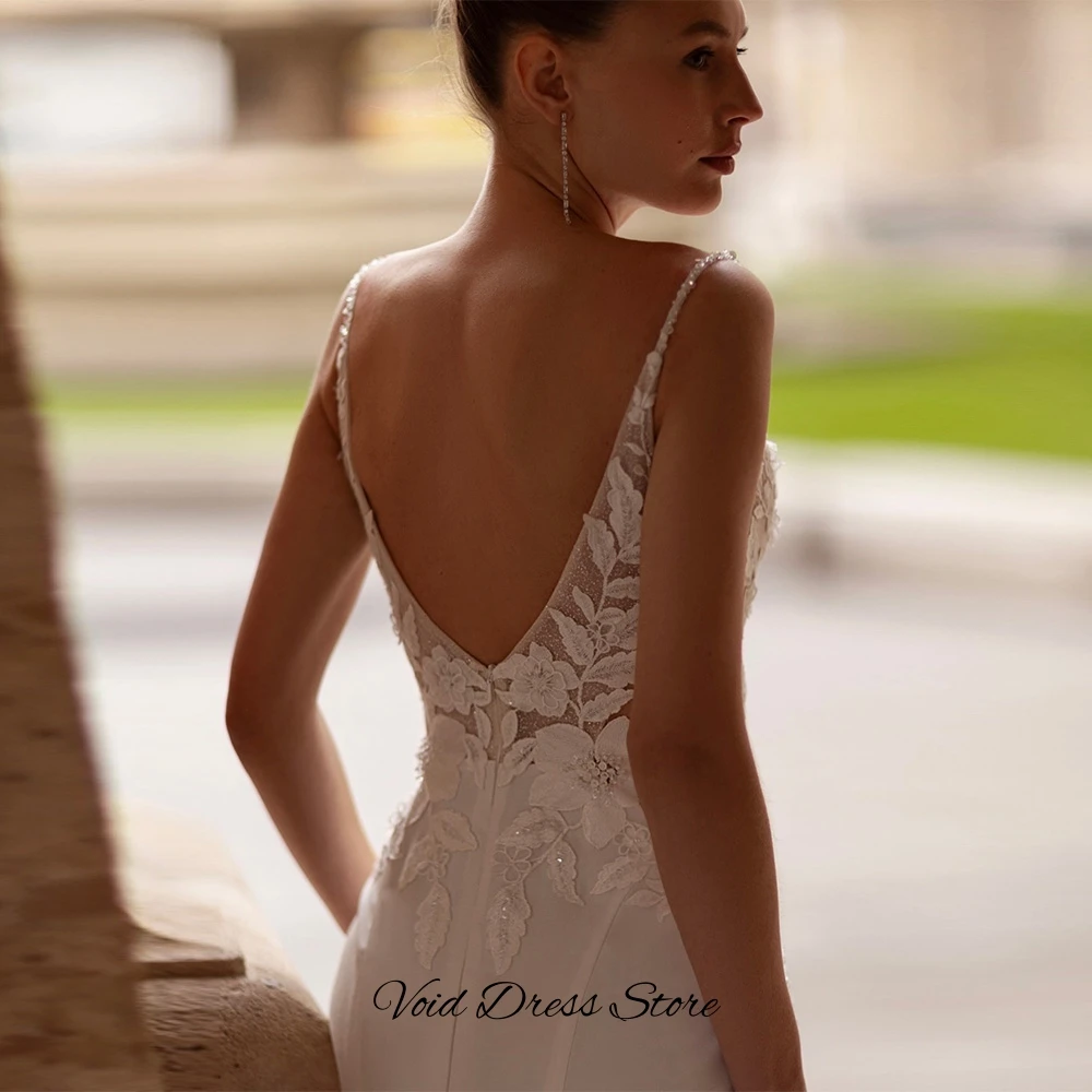 

Deep V-neck Backless Robe de mariée Customized Spaghetti Straps Wedding Dress Exquisite Appliques and Beading Bridal Gowns