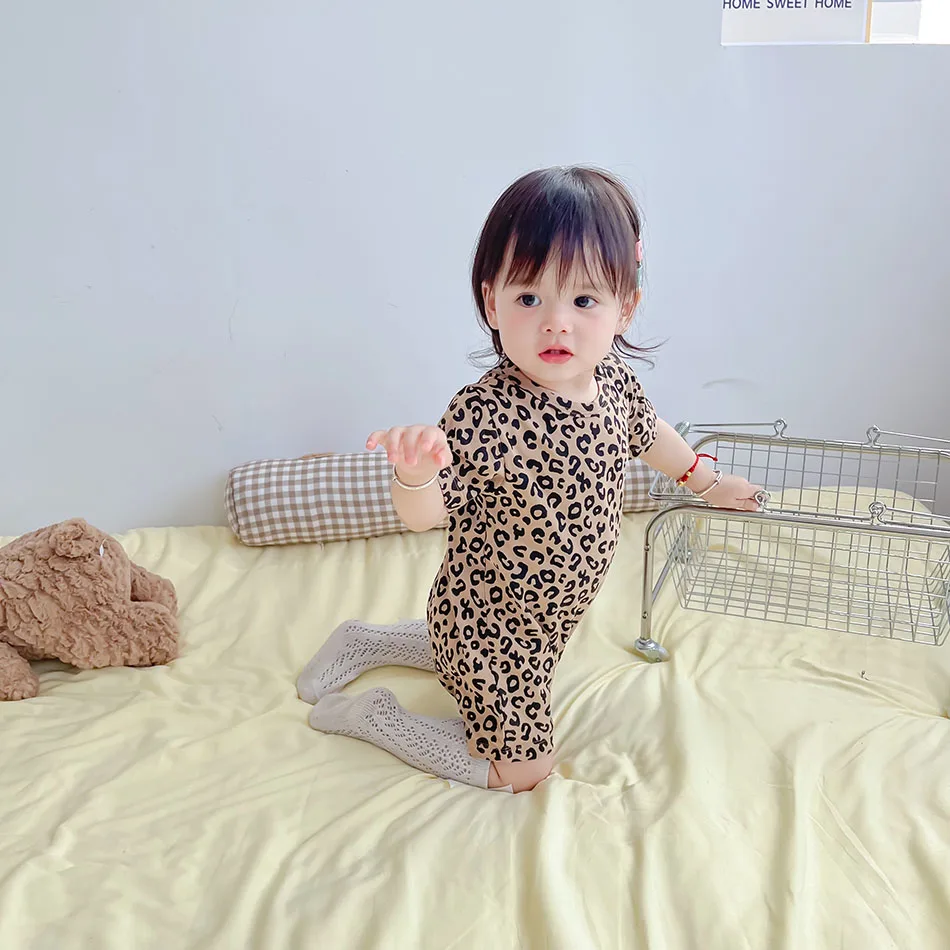 Cute and Comfy Leopard Patterned Cotton Baby Onesies Perfect Summer Wear for Playful Baby Girls and Boys Adorable Unisex Design