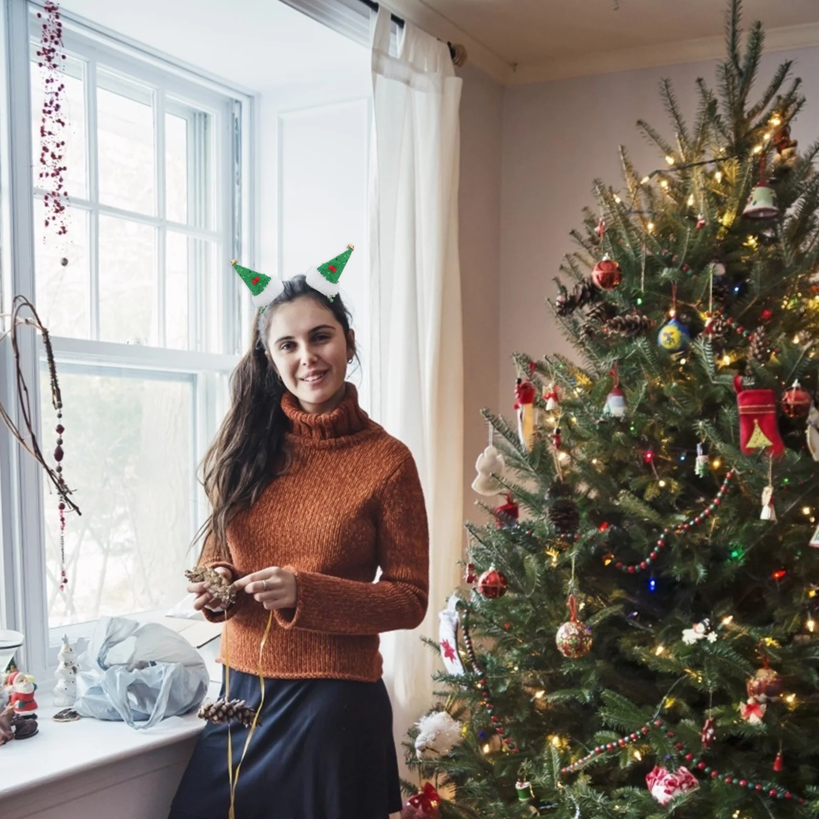 

6Pcs Christmas Hat Hairpins Shiny Santa Style Hair Clips for Children Holiday Party Accessories Festive Look Red Silver Green