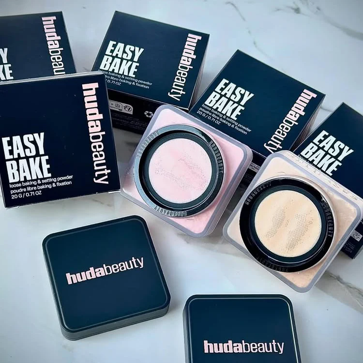 Nuevo Polvo Fijador y Compactador Huda Easy Bake Sin Fragancia, con Bloqueo de Color, Control de Grasa y Acabado Mate, y Spray Fijador de Maquillaje