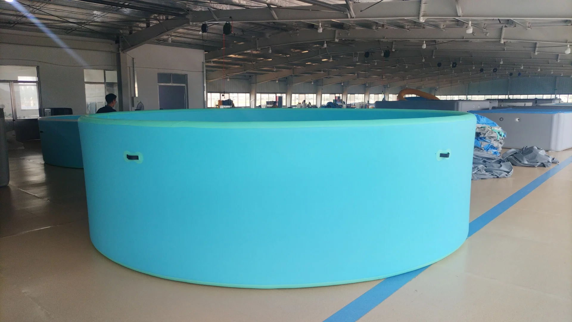 شحن إلى شعار مخصص كبير الحجم حمام سباحة قابل للنفخ في الهواء الطلق مادة غرزة مزدوجة حمام سباحة مائي محمول للسباحة