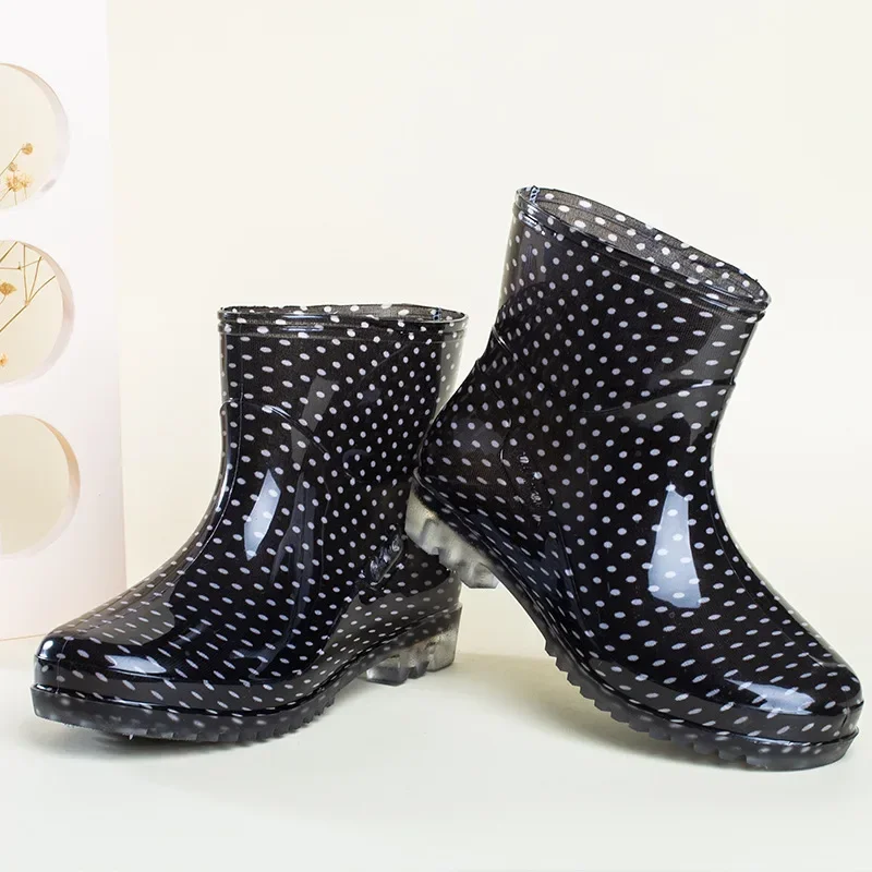 Black Polka Dots Women\'s Rain Shoes Waterproof And Non-slip Kitchen Work Rubber Shoes Pvc Short Tube Rain Boots Summer Shoes