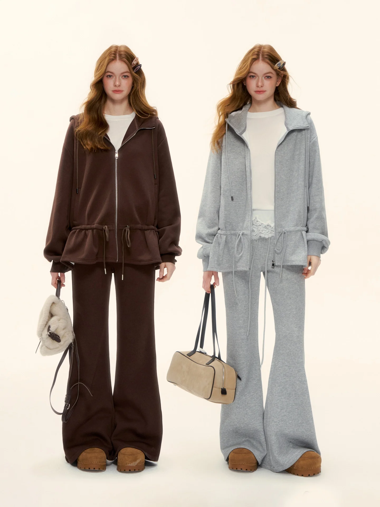 

Комплект из двух предметов: толстовка с капюшоном AsGony Bloom pe Dstring Fce Lined и расклешенные повседневные брюки. Модный женский ансамбль.