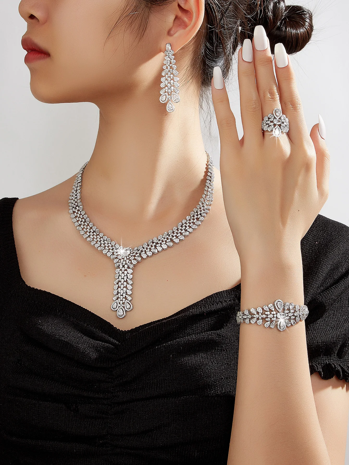

2025 New 4-piece Bride Zirconia Full Set Women's Party Jewelry Set Dubai Nigeria Crystal Wedding Jewelry Set