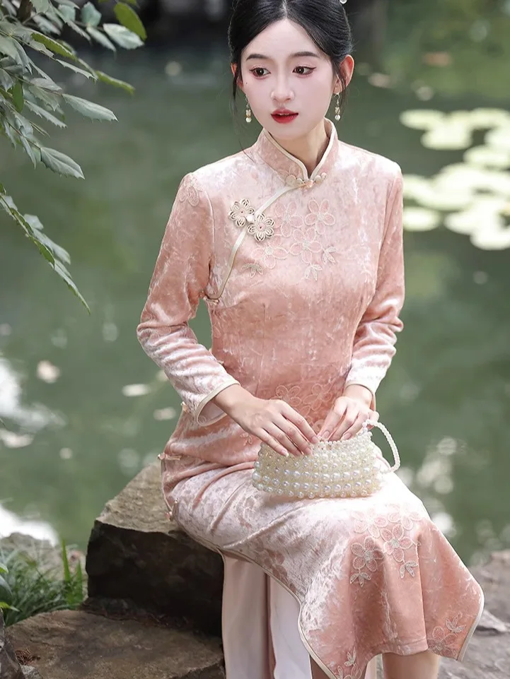 

Pink Milk Silk Embroidered Long Handmade Button Slimming New Chinese Style Dress for Young Women Autumn New Arrival