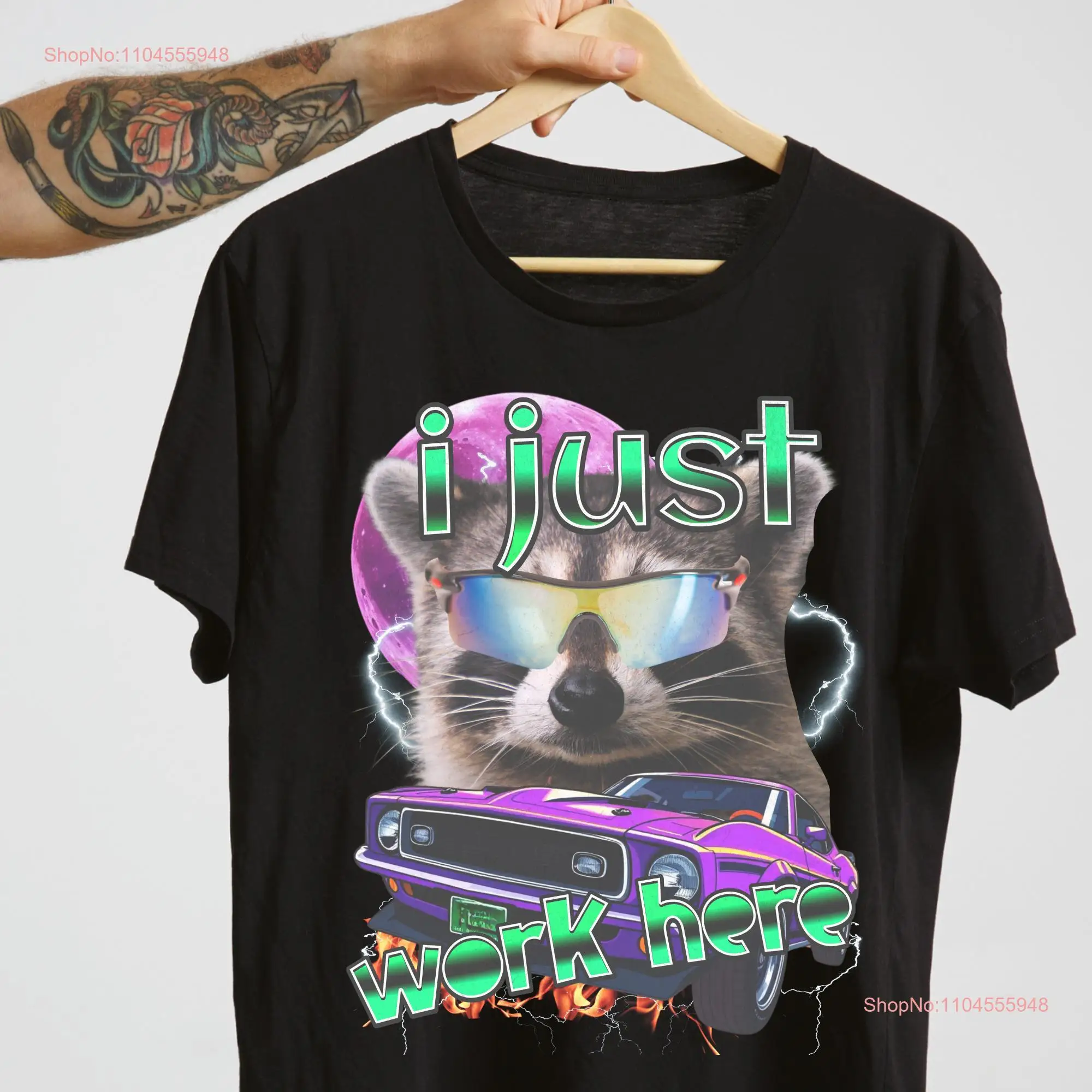 

Рубашка «Я просто работает здесь», забавная футболка с мемом и енотом, саркастическая футболка для друзей, ботлег в стиле хип-хоп с длинными или короткими рукавами
