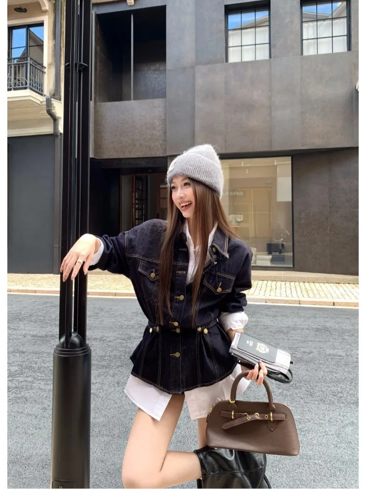 

Модный комплект из рубашки с воротником и джинсов для женщин: осенняя новинка с эффектом утяжки талии, на пуговицах, для повседневной носки