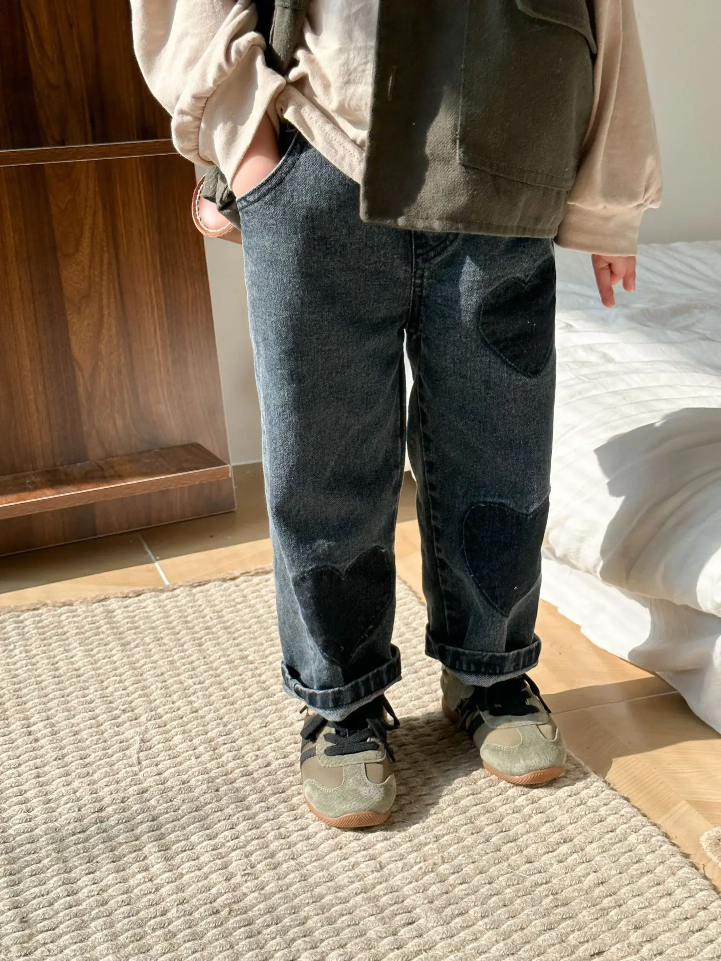 Children\'s Pants 2026 Spring Autumn Korean New Boys Jeans Heart Girls Denim Trousers Toddler Cotton Loose Kids Straight Jeans