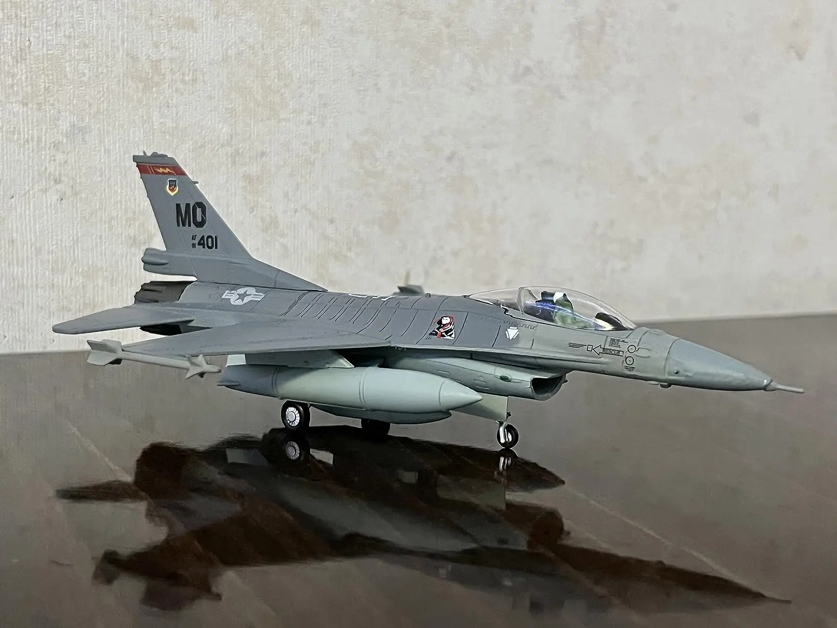 

Модель самолета F-16C Fighting Falcon ВВС США, масштаб 1:100, из сплава, готовая, коллекционная
