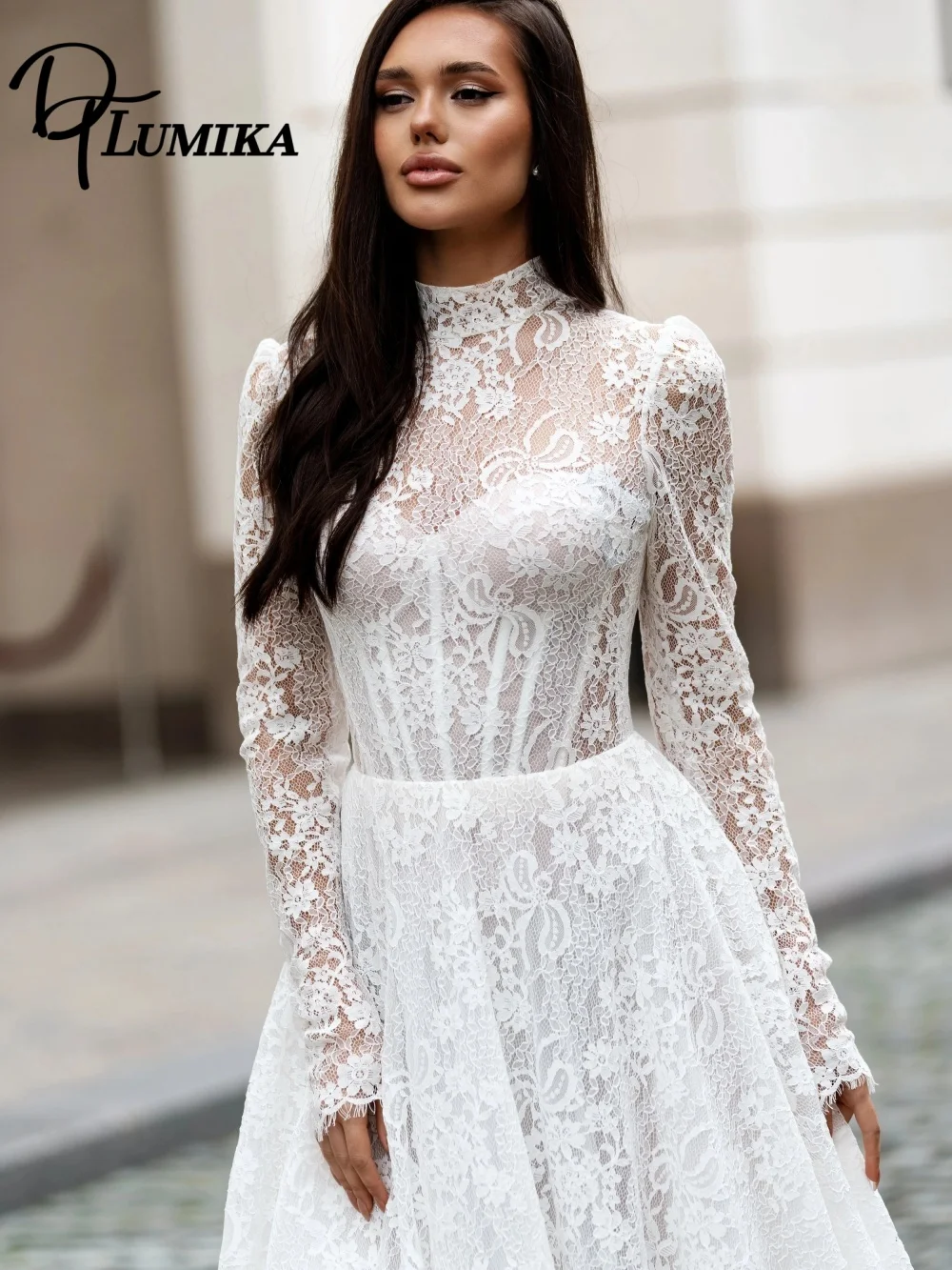 

Fashionable Crew Neck Wedding Dress Elegant Applique Bridal Gown Lace Applique Floor-Length Customized