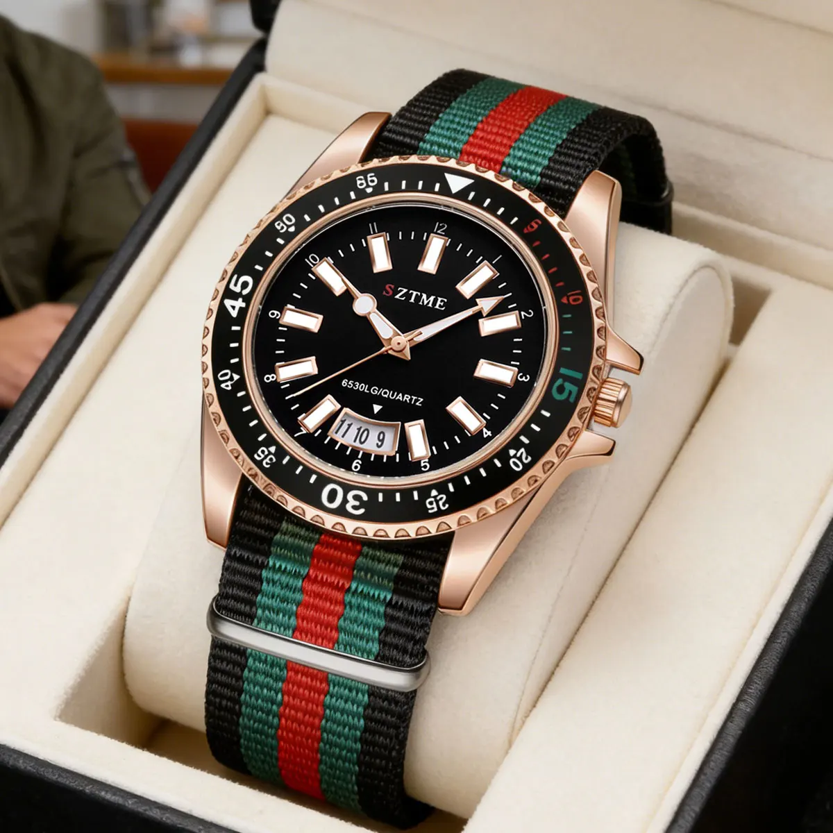 

Fashionable Men's Watch with Nylon Strap Calendar Night Light Display Casual Business Gift Box Suitable for Men And Women
